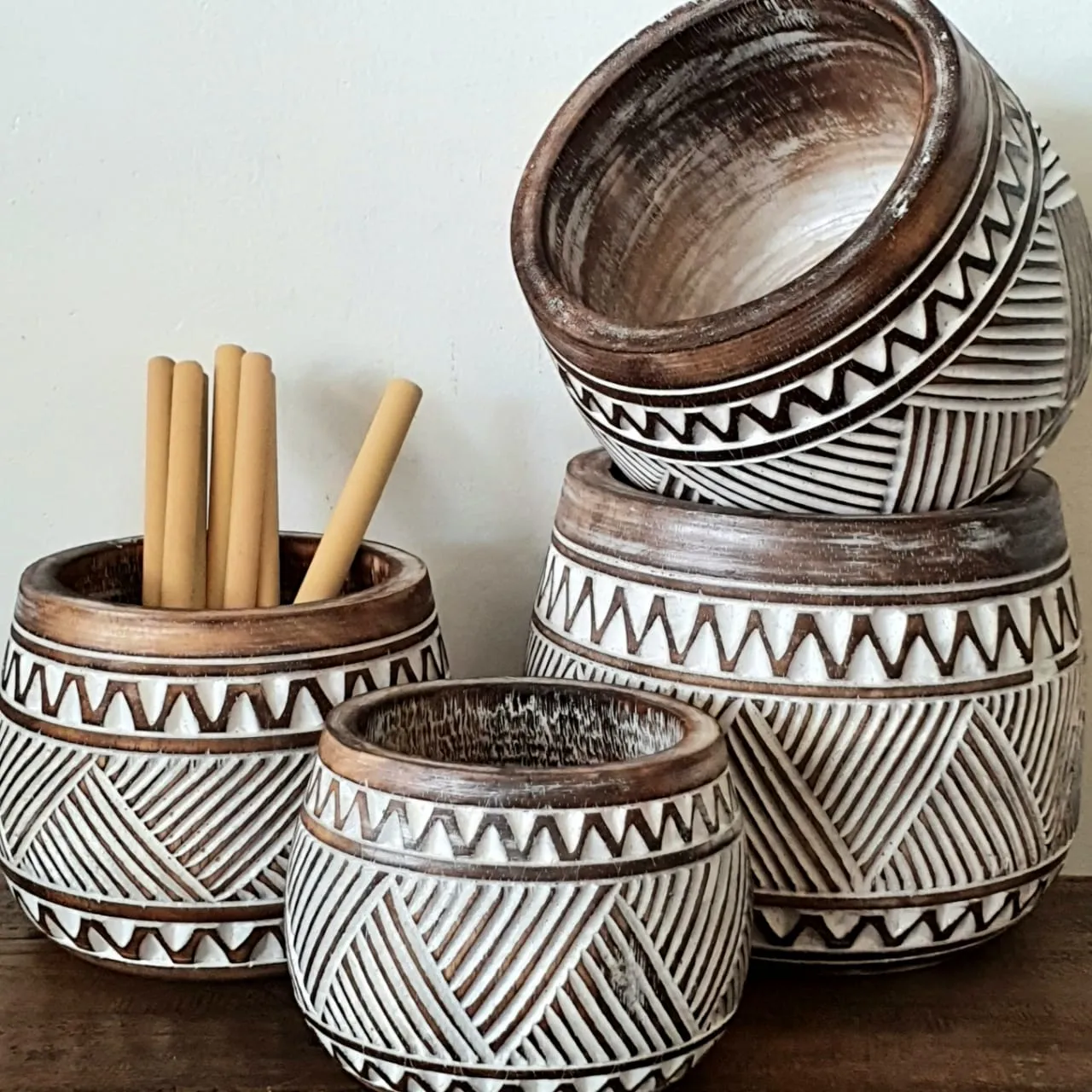 Carved Tribal Zigzag Pattern Wooden Bowl Set