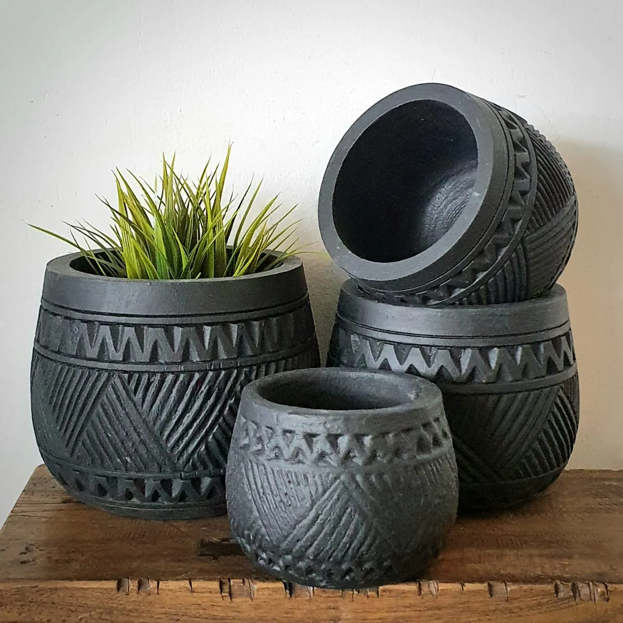 Carved Tribal Zigzag Pattern Wooden Bowl Set