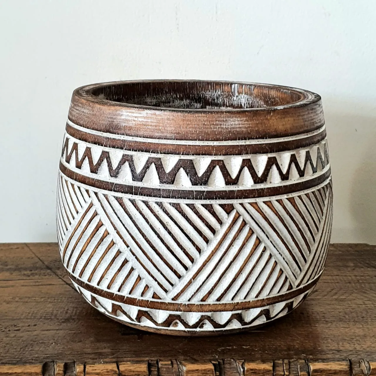 Carved Tribal Zigzag Pattern Wooden Bowl Set