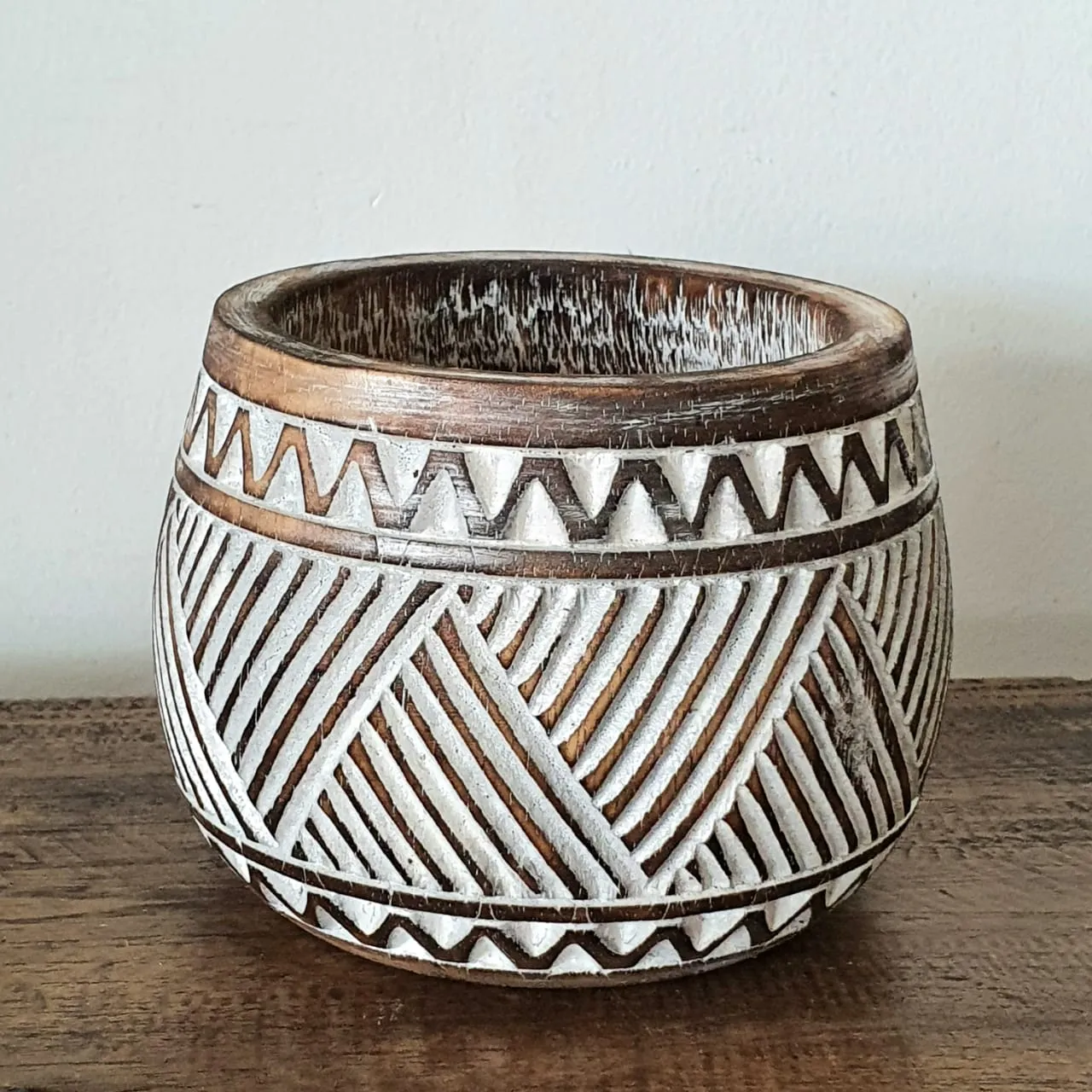 Carved Tribal Zigzag Pattern Wooden Bowl Set