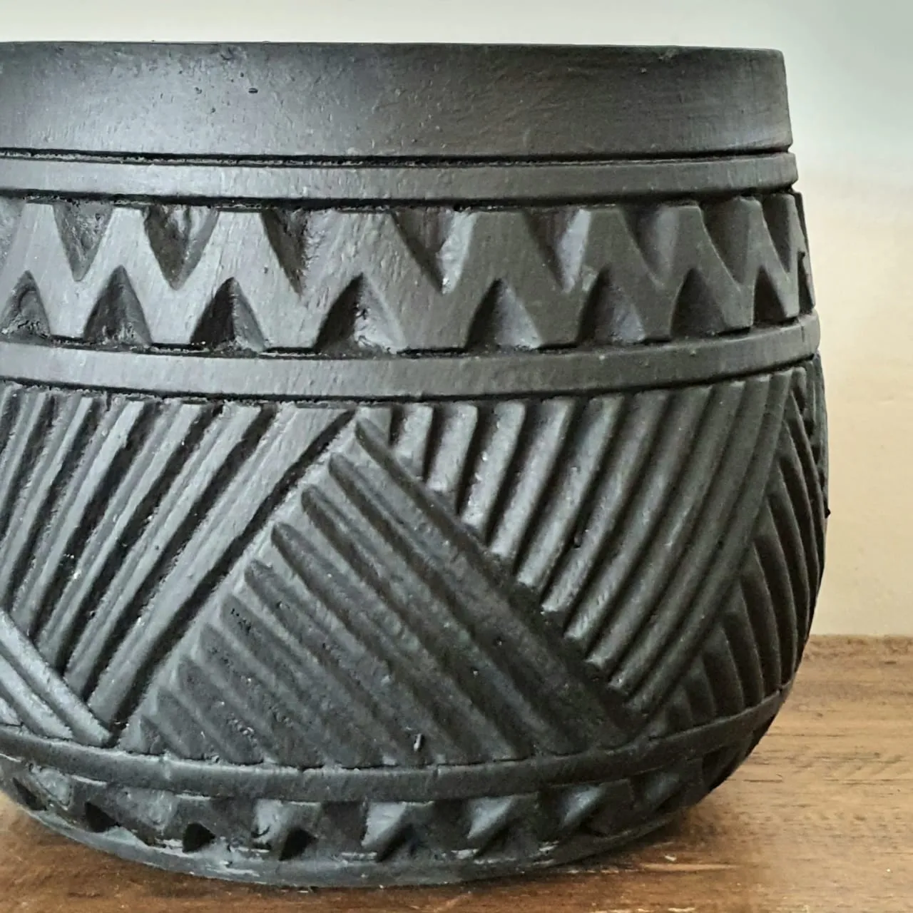 Carved Tribal Zigzag Pattern Wooden Bowl Set