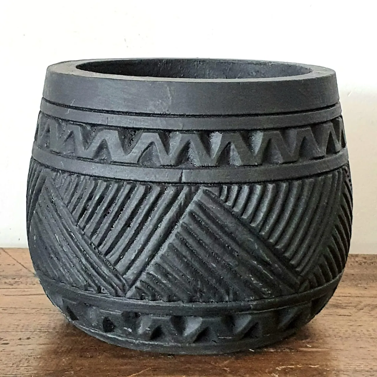 Carved Tribal Zigzag Pattern Wooden Bowl Set