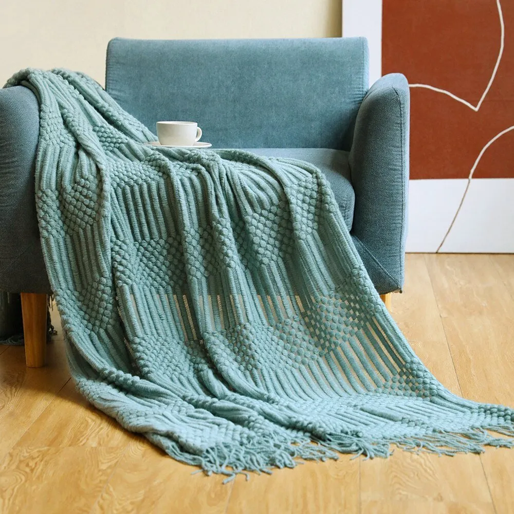 Knitted Blanket With Tassel