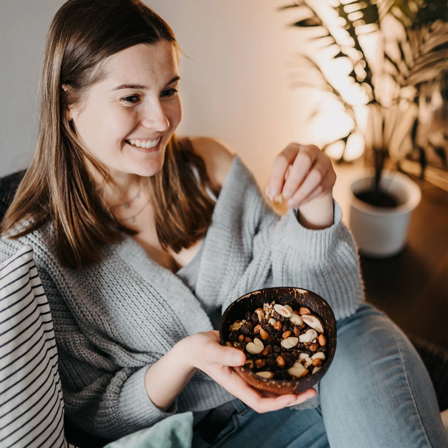 NATURAL COCONUT BOWLS SET - 2 Coconut bowls   2 Wooden spoons   Bowl holder🥥